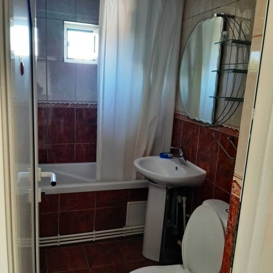 De inchiriat ! Apartament cu trei camere situat in zona Hala Centrala